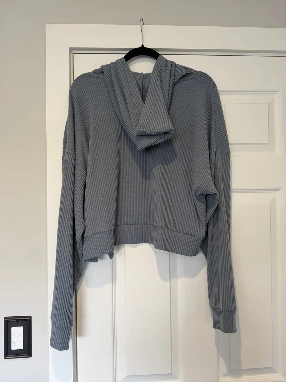 Auth. ✅ ALO Yoga Muse Crop Hoodie in “Steel Blue” Size Large 🩶💙